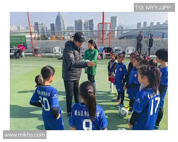 张开双手迎接荣耀 足球明星在绿茵场上书写传奇篇章 张开双手迎接荣耀 足球明星在绿茵场上书写传奇篇章