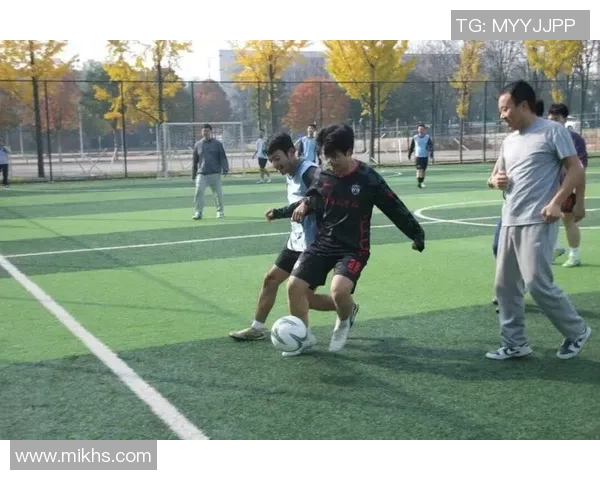 球星变装足球：穿越赛场的魅力与创意风采