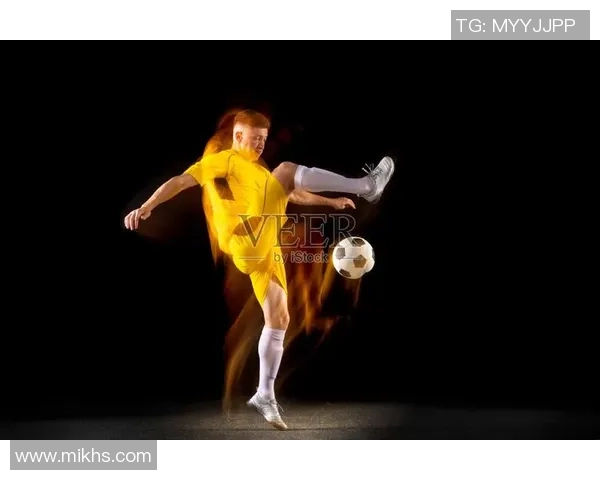 足球中场白人球星的传奇之路与影响力分析