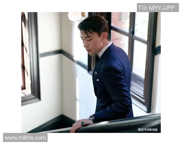 足球巨星西装亮相展现绅士风度诠释赛场外独特魅力