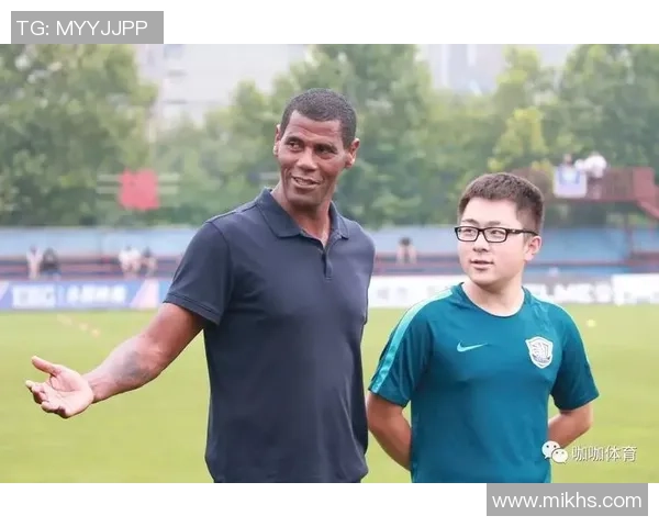 雷鸣般的速度与力量 足球场上不可忽视的雷姓球员传奇